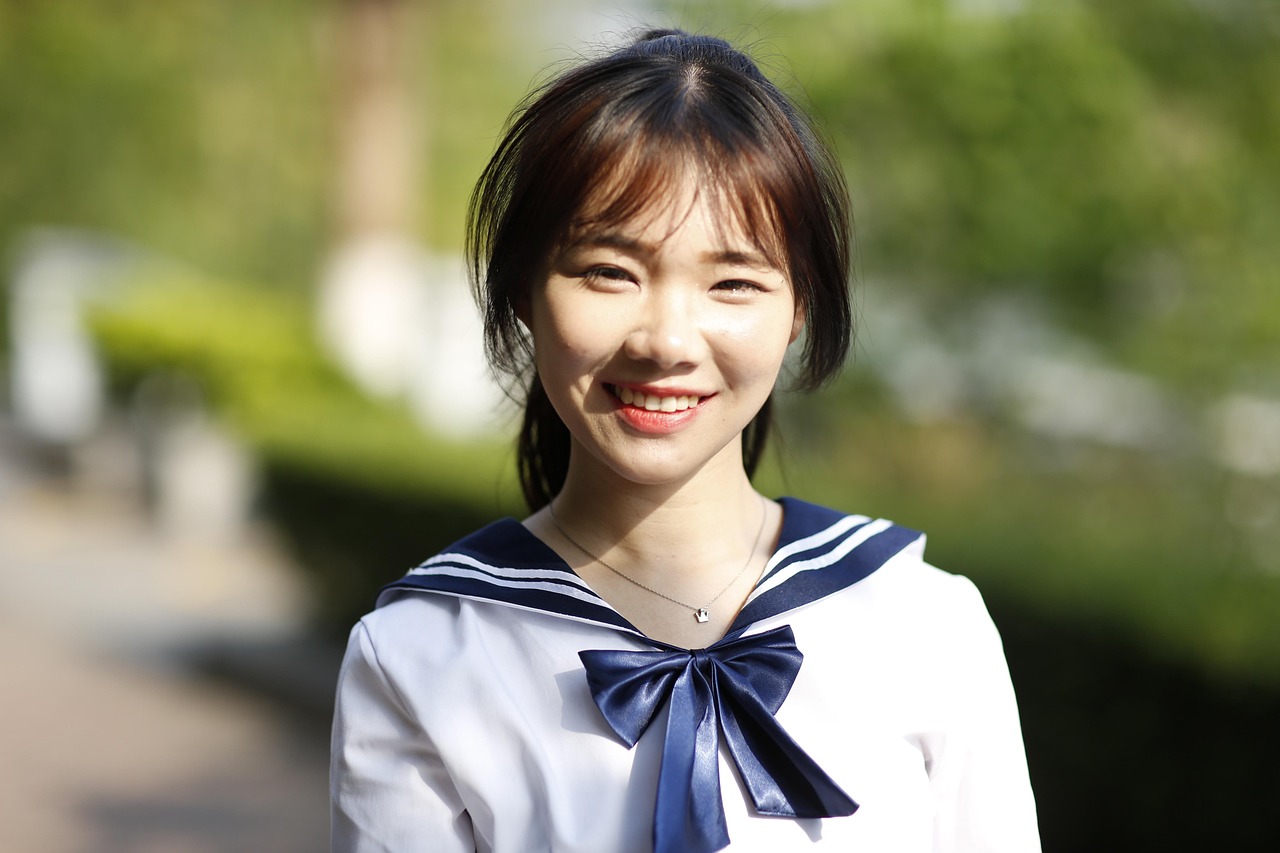 蓝姐三中三论坛，智慧交流舞台